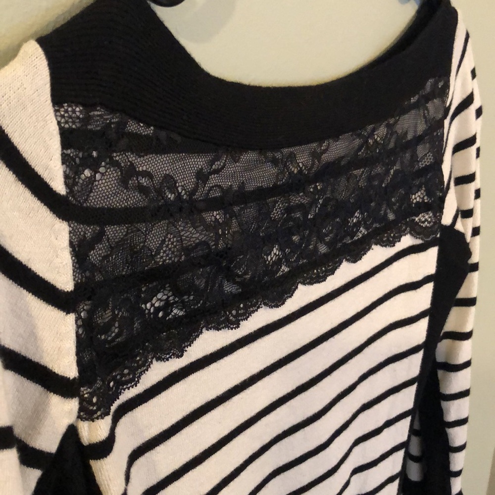 Hannah Striped Blouse with 3/4 Sleeve and Black Lace detail